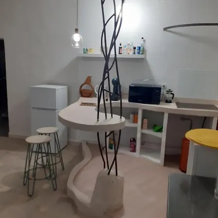 Halte Authentique En Centre-ville Τουλόν